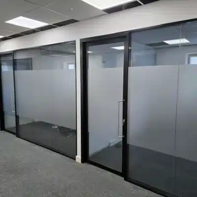 98mm aluminium system in black 9005