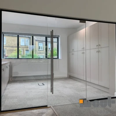 Frameless Glass Clear Partition