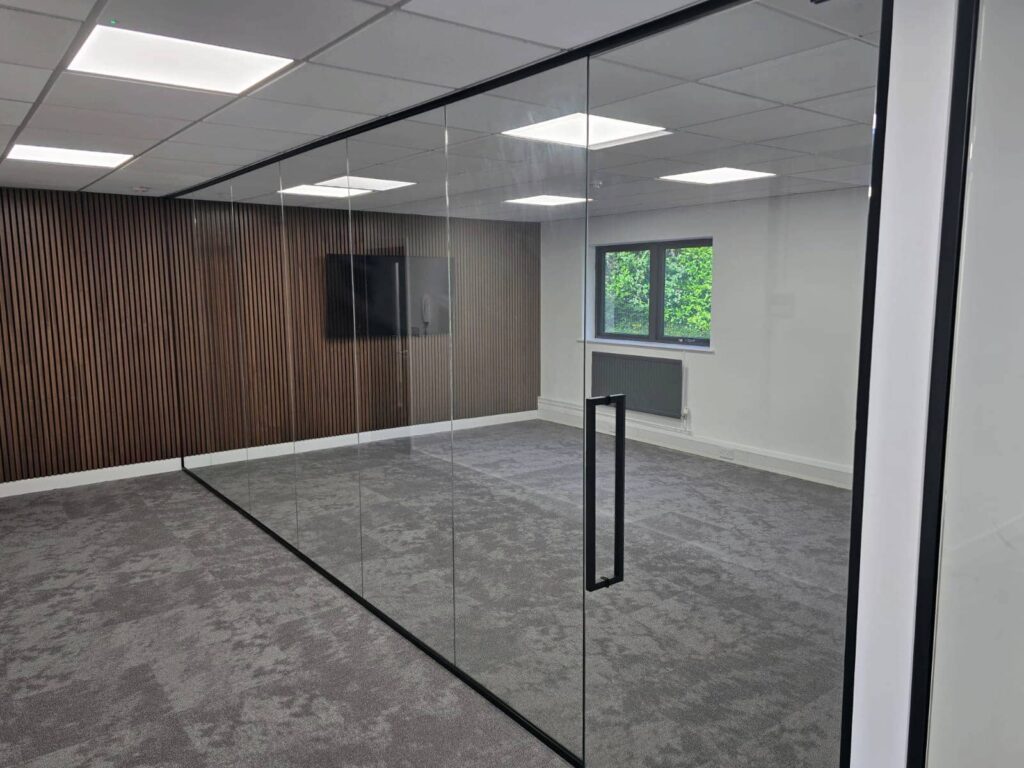 Frameless Single Glazed Partitions