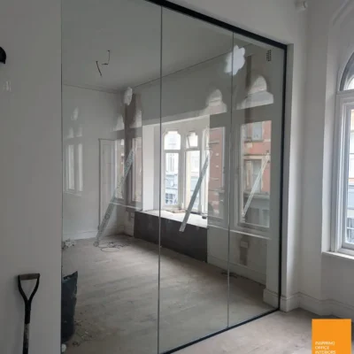 Frameless Glazed Wall no Door